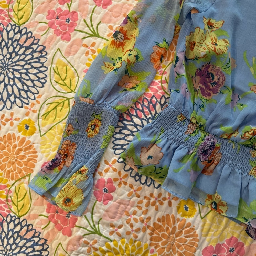 NWOT Xs wayf floral blouse - Picture 4 of 4
